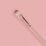 1 Piece Vegan Small Eye Shadow Brush in Beige & Rose Gold